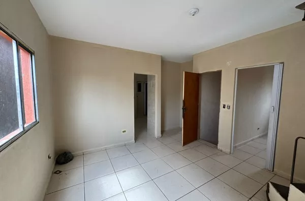 Casa com 03 dormitórios, 01 suíte, sala de estar, sala de jantar, cozinha, banheiro e área de serviço - sem vaga de garagem, com fácil acesso ao metrô Artur Alvim