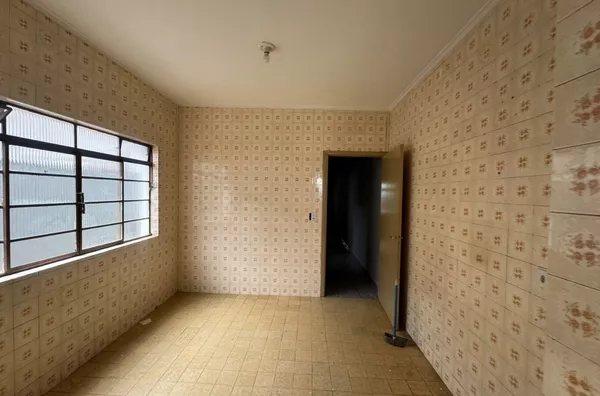 Sobrado com 02 dormitórios, sala grande, cozinha, banheiro, área de serviço, quintal, vaga para carro, independente - Foto 4
