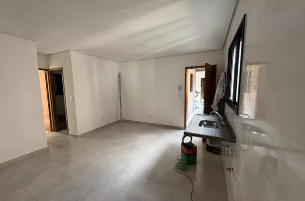 Condomínio construção nova com total de 8 casas, 02 dormitórios, sala conjugada, banheiro e área de serviço. 