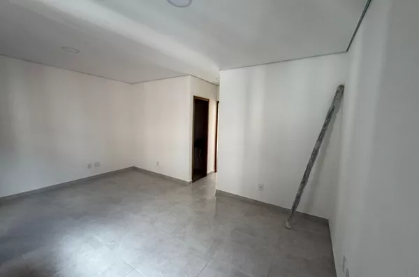 Condomínio construção nova com total de 8 casas, 02 dormitórios, sala conjugada, banheiro e área de serviço. 