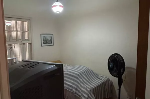 Casa com 05 dormitórios, sala grande, cozinha, 2 banheiros, 2 vagas de garagem. Tatuapé