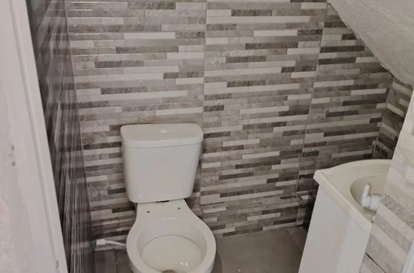 Salão comercial  com 2 pavimentos, 100m², 2 banheiros