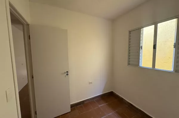 Casa com 02 dormitórios, sala, cozinha, banheiro e área de serviço. Fácil acesso a Avenida Imperador - Foto 10