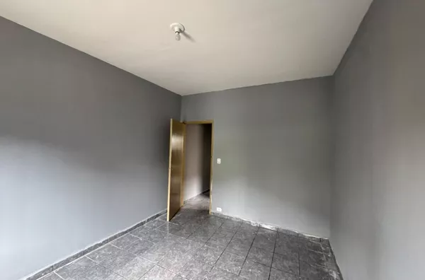 Sobrado com 02 dormitórios, sala grande, cozinha, banheiro, área de serviço, quintal, vaga para carro, independente - Foto 12