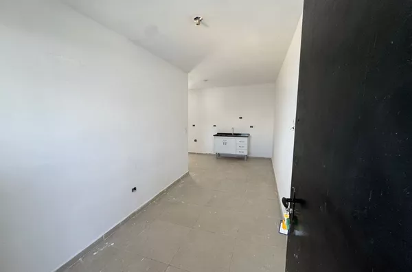 Imóvel para uso residencial ou comercial, com 02 dormitórios e banheiro. Ótima localização