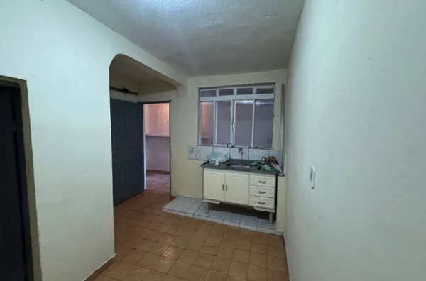 Casa para locação, com 1 dormitório e cozinha