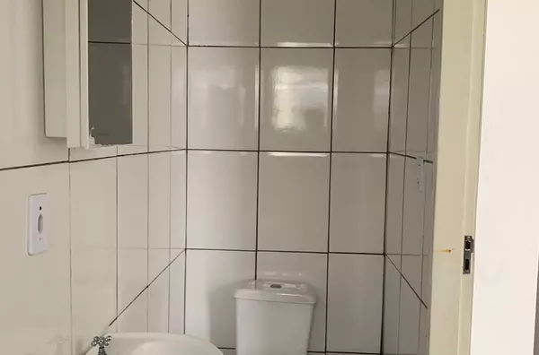 Casa com 01 dormitório, cozinha e banheiro, sem vaga de garagem próximo ao metrô Itaquera. 