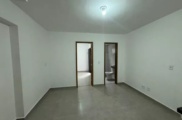 Condomínio construção nova com total de 8 casas, 01 dormitório, sala conjugada, banheiro e área de serviço. 