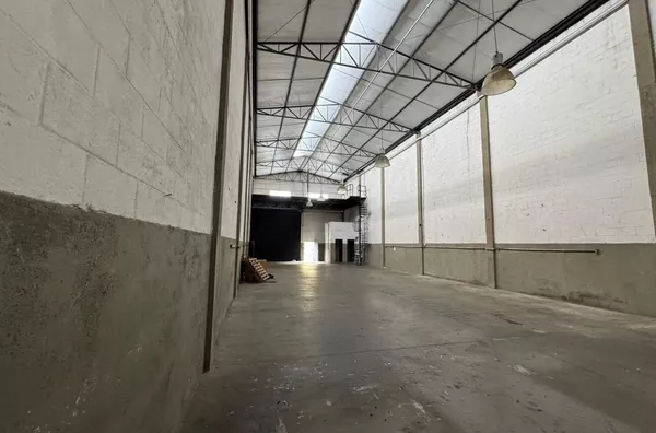 Galpão para locação na Vila União, com ótima localização