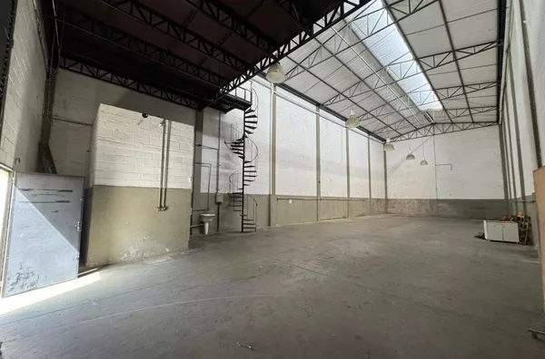 Galpão para locação na Vila União, com ótima localização