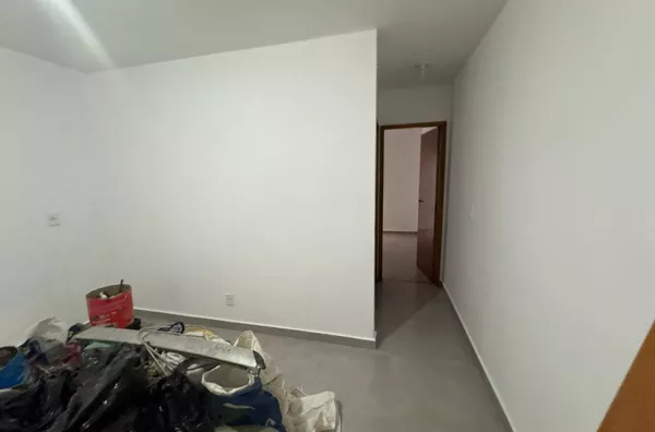 Condomínio construção nova com total de 8 casas, 02 dormitórios, sala conjugada, banheiro e área de serviço. 