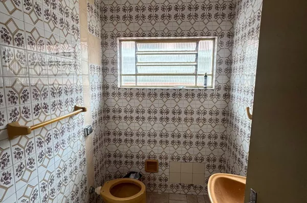 Sobrado com 02 dormitórios, sala grande, cozinha, banheiro, área de serviço, quintal, vaga para carro, independente - Foto 10