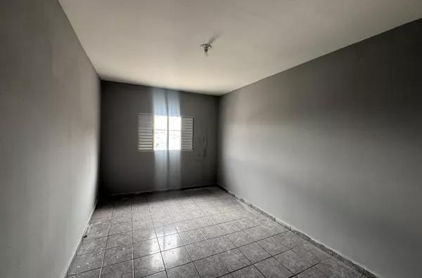 Sobrado com 02 dormitórios, sala grande, cozinha, banheiro, área de serviço, quintal, vaga para carro, independente - Foto 8