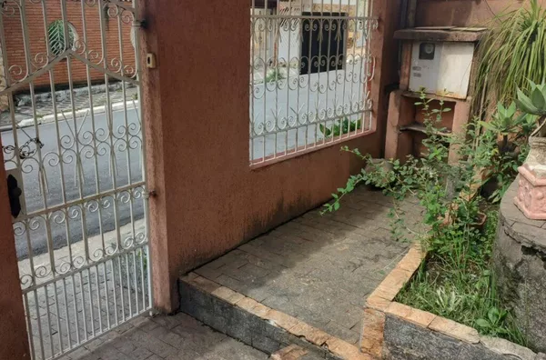 Sobrado para venda com 03 dormitórios, 01 suíte. Vila Buenos Aires.