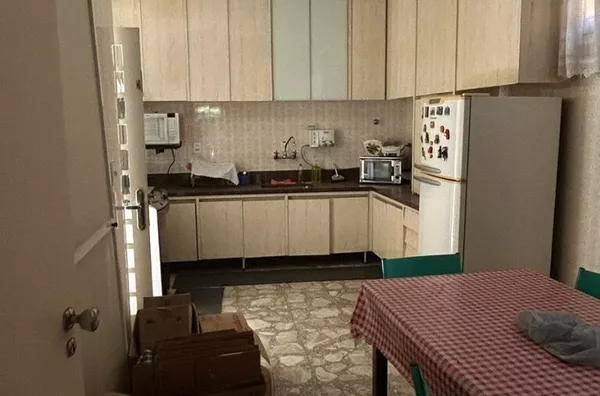 Casa com 05 dormitórios, sala grande, cozinha, 2 banheiros, 2 vagas de garagem. Tatuapé