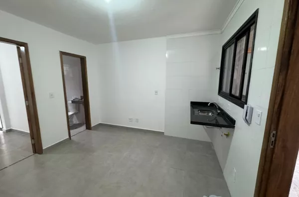 Condomínio construção nova com total de 8 casas, 01 dormitório, sala conjugada, banheiro e área de serviço. 