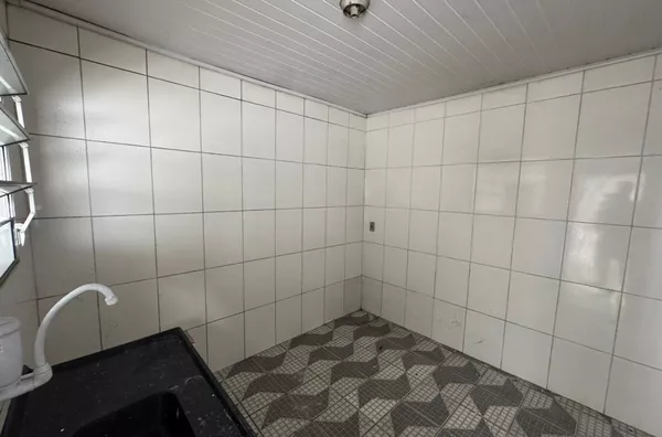 Casa térrea com 01 dormitório, cozinha, banheiro e área de serviço - sem vaga de garagem. 20 minutos andando do metrô Artur Alvim.