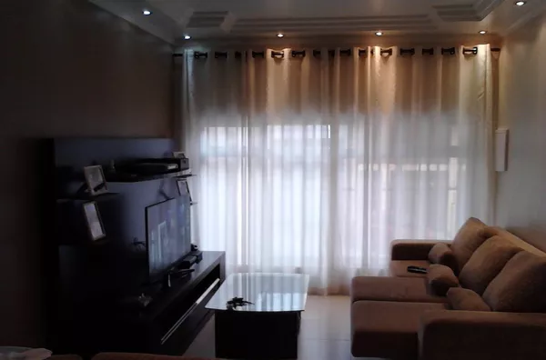 Sobrado para venda,  Jardim Coimbra, com 03 dormitórios, cozinha planejada, banheiro, lavabo, sacada, área de serviço - com vaga para carro.