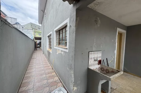 Sobrado com 02 dormitórios, sala grande, cozinha, banheiro, área de serviço, quintal, vaga para carro, independente - Foto 13