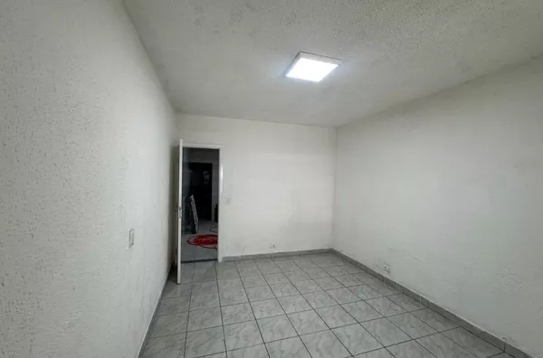 Casa com 01 dormitório grande, cozinha, banheiro e área de serviço - Foto 5