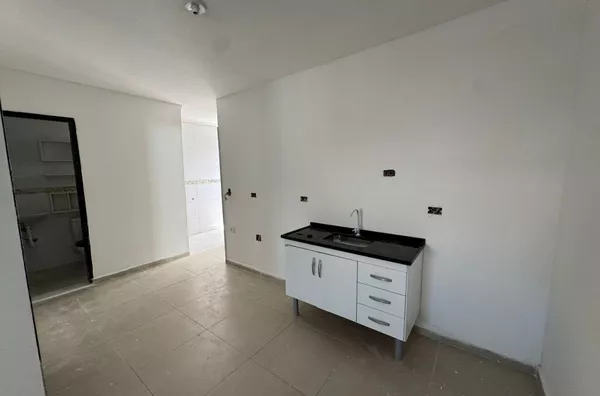 Imóvel para uso residencial ou comercial, com 02 dormitórios e banheiro. Ótima localização