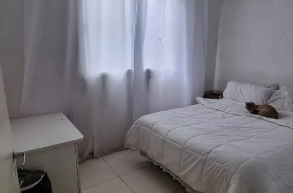 Apartamento com 01 dormitório, sala, cozinha, banheiro e área de serviço. Fácil acesso aos pontos de ônibus.