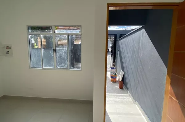 Sobrado Térreo Independente com Garagem – 2 Quartos Grandes | Artur Alvim