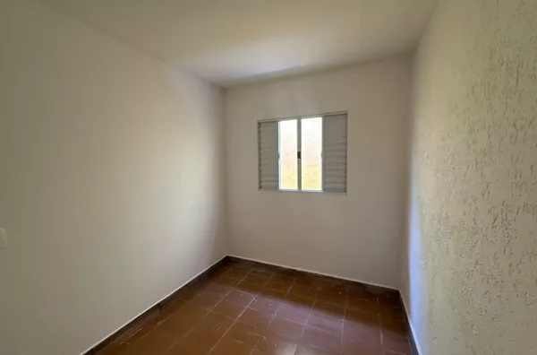 Casa com 02 dormitórios, sala, cozinha, banheiro e área de serviço. Fácil acesso a Avenida Imperador - Foto 13