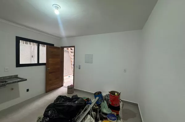 Condomínio construção nova com total de 8 casas, 02 dormitórios, sala conjugada, banheiro e área de serviço. 