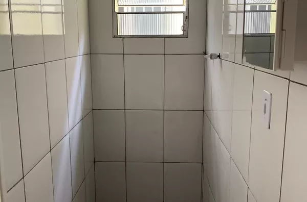 Casa com 01 dormitório, cozinha e banheiro, sem vaga de garagem próximo ao metrô Itaquera. 