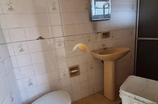 VENDO EXCELENTE CASA NO BAIRRO MORRO CHIC!