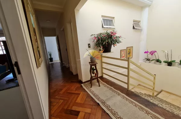 VENDE-SE BELÍSSIMA CASA NO BAIRRO VARGINHA
