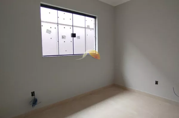 VENDO EXCELENTE CASA NO BAIRRO SANTA TEREZINHA