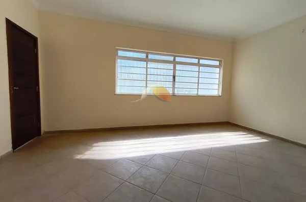 VENDO EXCELENTE CASA NO BAIRRO SÃO VICENTE!