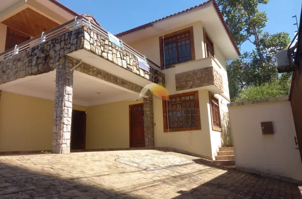 VENDO OU ALUGO EXCELENTE CASA NO CENTRO DE ITAJUBÁ!