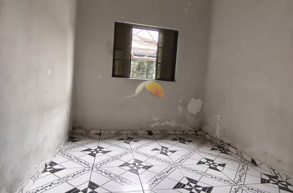 ALUGO EXCELENTE CASA NO BAIRRO SANTO ANTÔNIO 