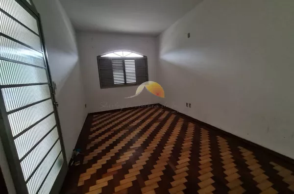VENDO ÓTIMA CASA NO BAIRRO VARGINHA