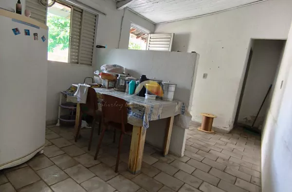 VENDO ÓTIMA CASA COM EDICULA NO BAIRRO SANTO ANTONIO