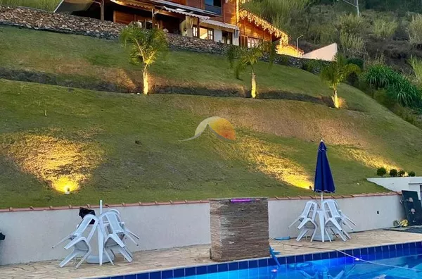 VENDO OU TROCO EXCELENTE CASA NO PINHEIRINHO