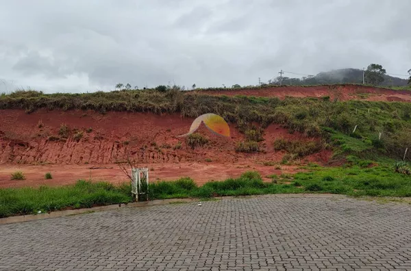 VENDE-SE TERRENO NO VALE DAS HORTÊNSIAS!