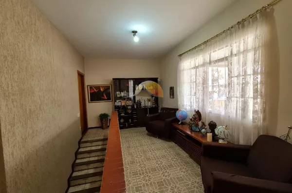 VENDE-SE ÓTIMO SOBRADO NO BAIRRO AVENIDA