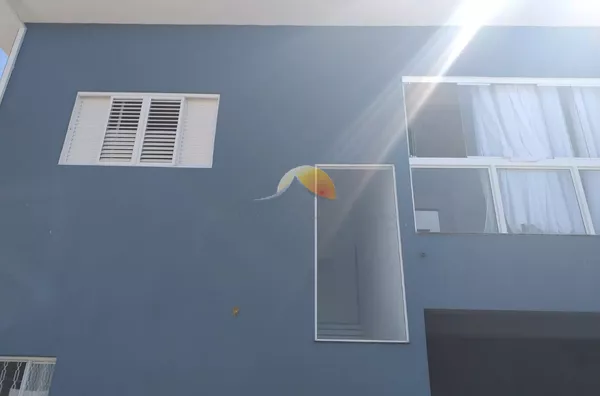 VENDE-SE EXCELENTE CASA NO CONDOMÍNIO VISTA VERDE