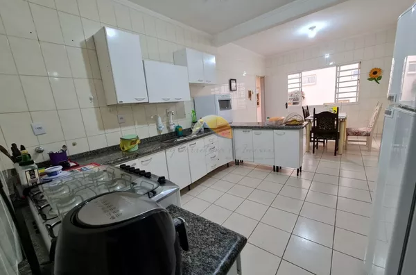 VENDE-SE BELÍSSIMA CASA NO BAIRRO VARGINHA