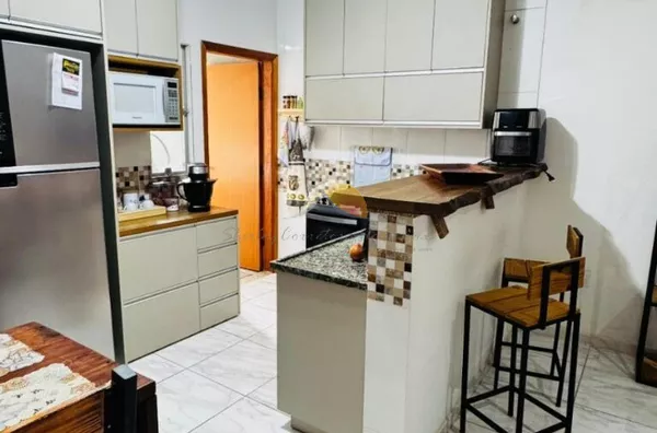 VENDO EXCELENTE CASA NO BAIRRO SANTA TEREZINHA