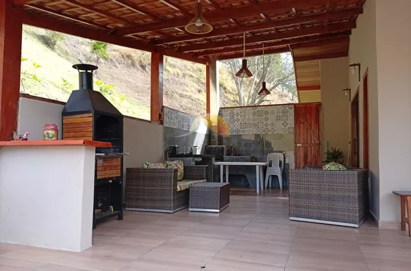 VENDO OU ALUGO PARA TEMPORADA EXCELENTE CHÁCARA EM PIRANGUÇU!