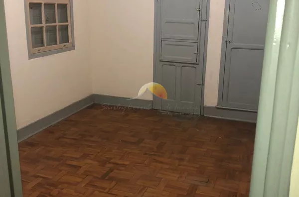 VENDO ÓTIMA CASA COM PONTO COMERCIAL NA RUA NOVA!