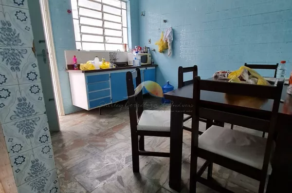 ALUGA-SE ÓTIMA CASA NO CENTRO