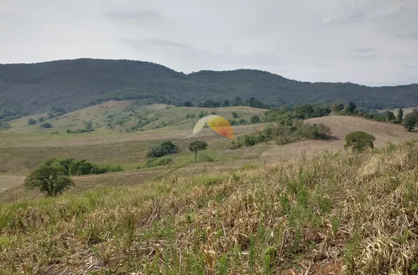 VENDO EXCELENTE SÍTIO EM TRÊS CORAÇÕES 