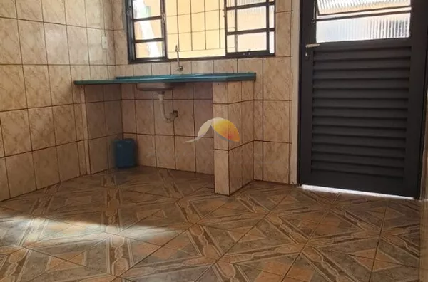 VENDO  CASA NO BAIRRO SANTA ROSA