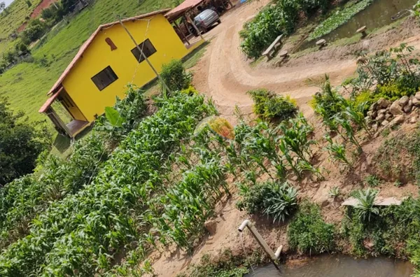 VENDO ÓTIMA CHÁCARA NO BAIRRO ÁGUA LIMPA